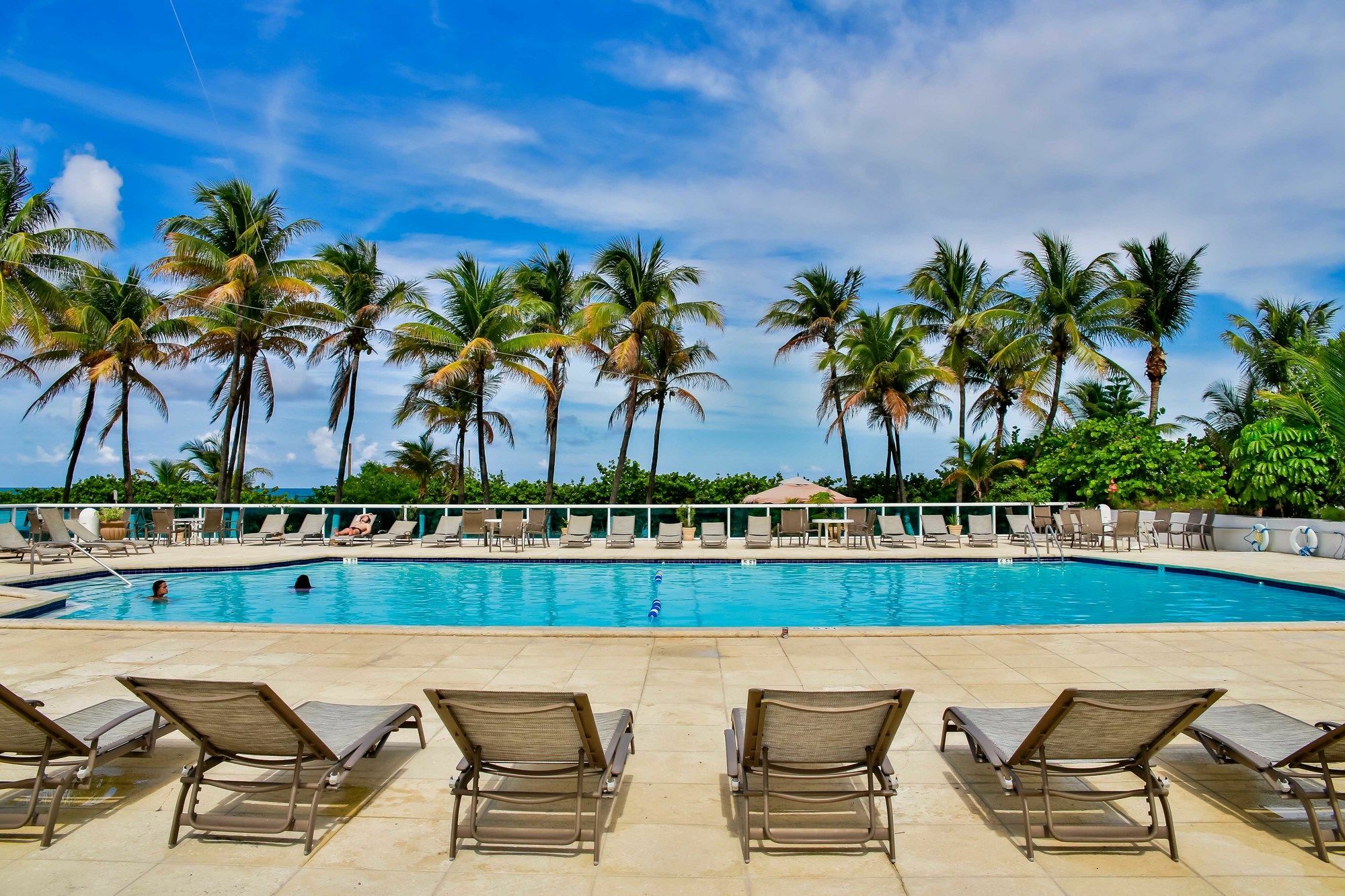 Ocean Beach Apartments ไมอามีบีช ภายนอก รูปภาพ