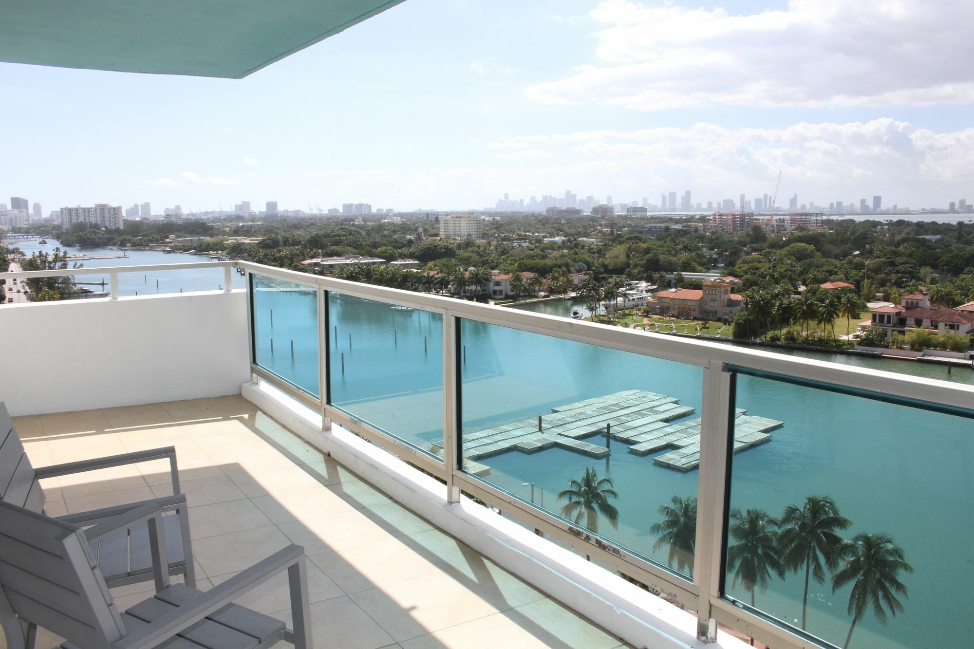 Ocean Beach Apartments ไมอามีบีช ภายนอก รูปภาพ