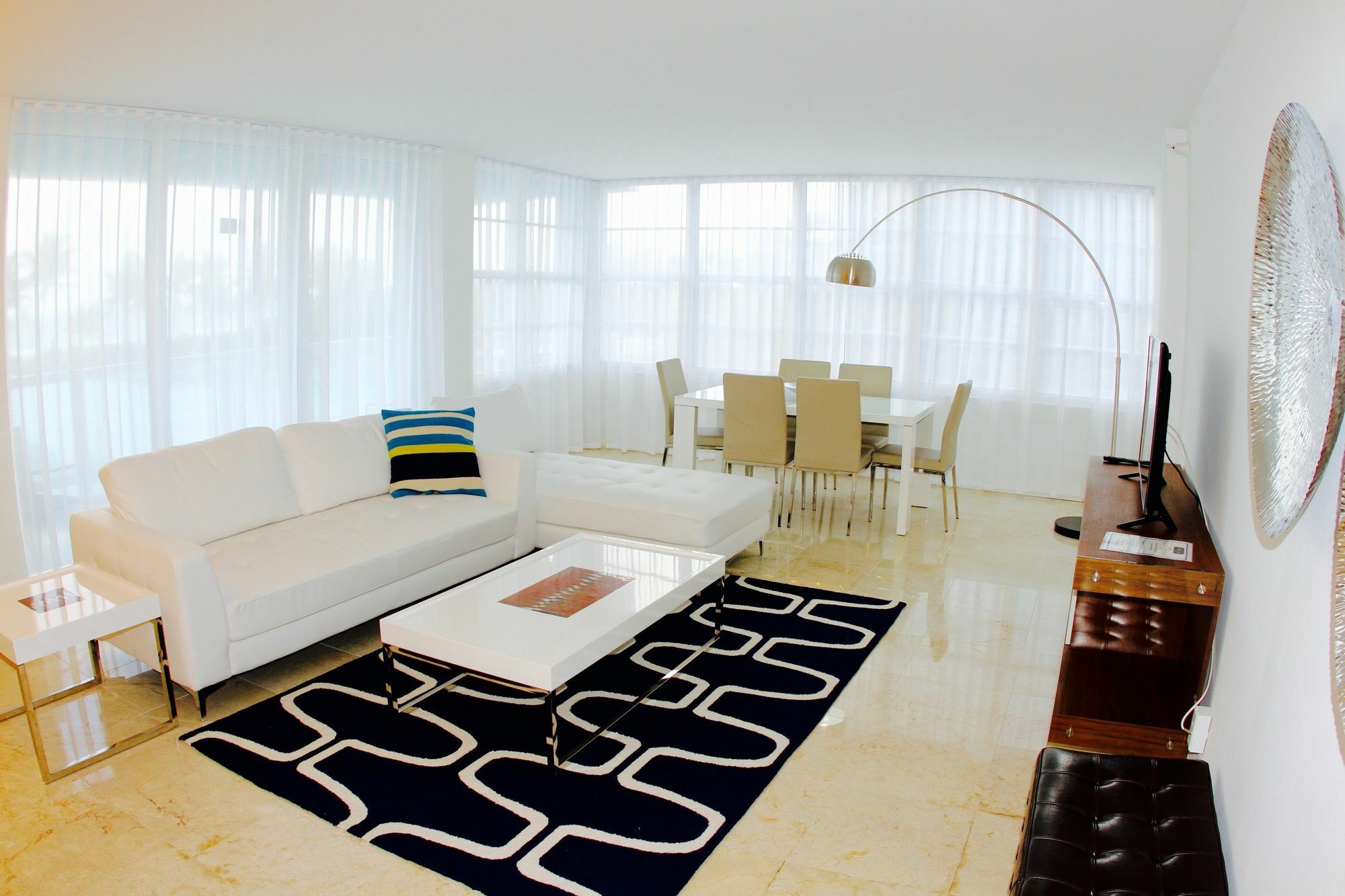 Ocean Beach Apartments ไมอามีบีช ภายนอก รูปภาพ
